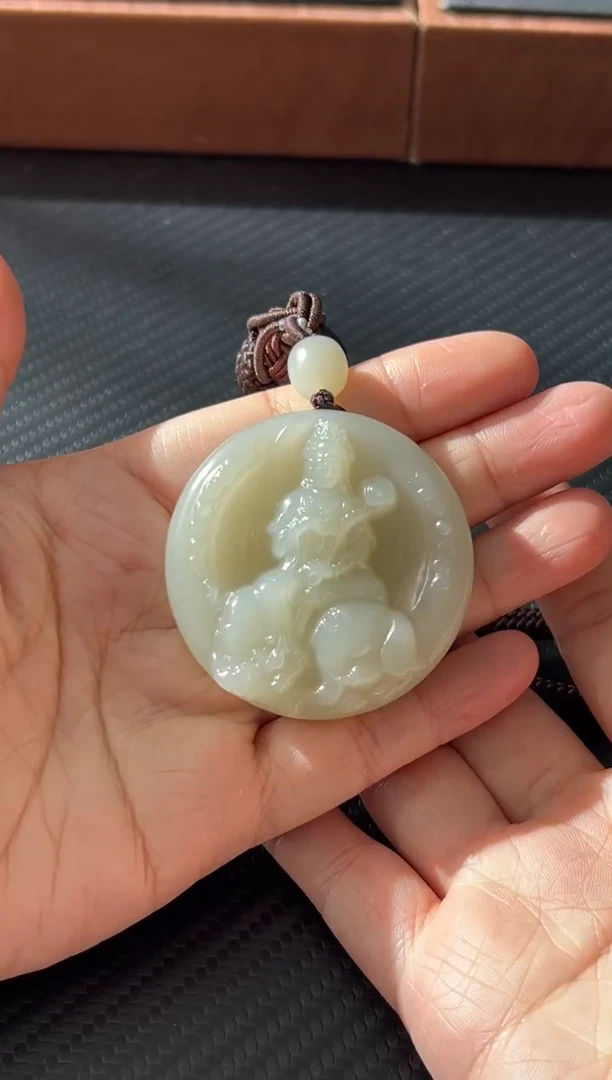 吊坠(赠链)未镶嵌和田玉那****猫且末微色差近矿