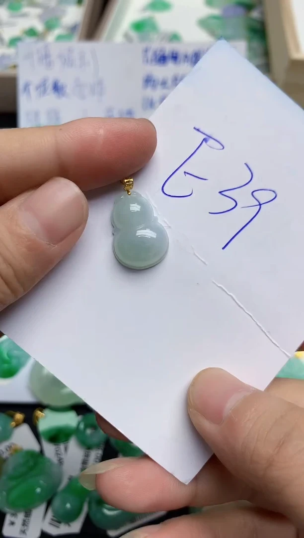 翡翠18K金镶嵌颈饰0000000000