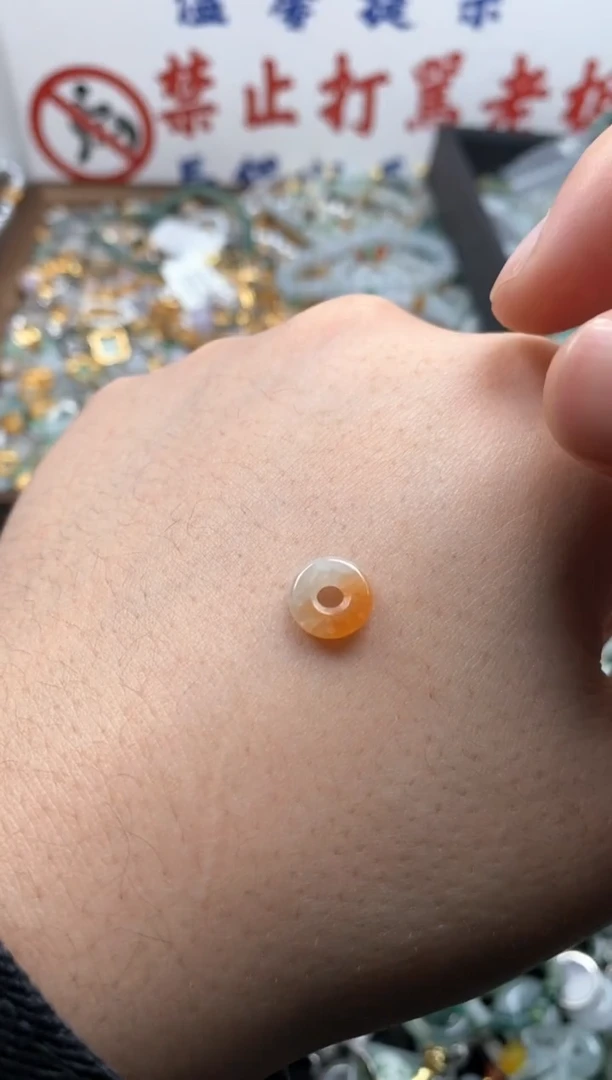 【闪购商品】翡翠颈饰未镶嵌哥哥
