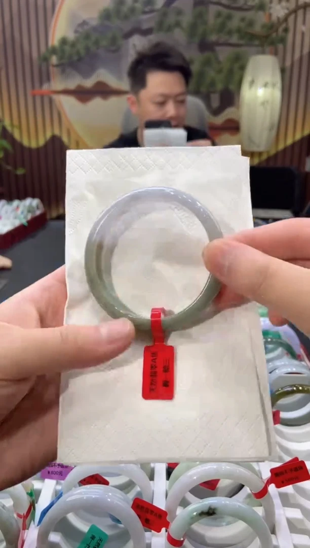 翡翠手镯未镶嵌多人02753