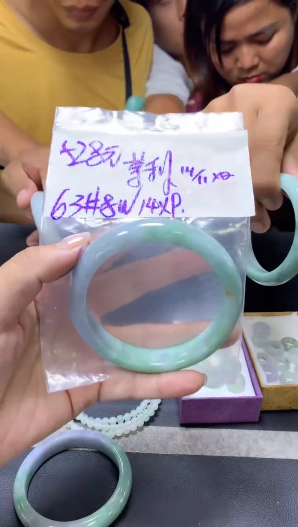 未镶嵌定制翡翠茉*?+手镯63#528元  毛货需抛光
