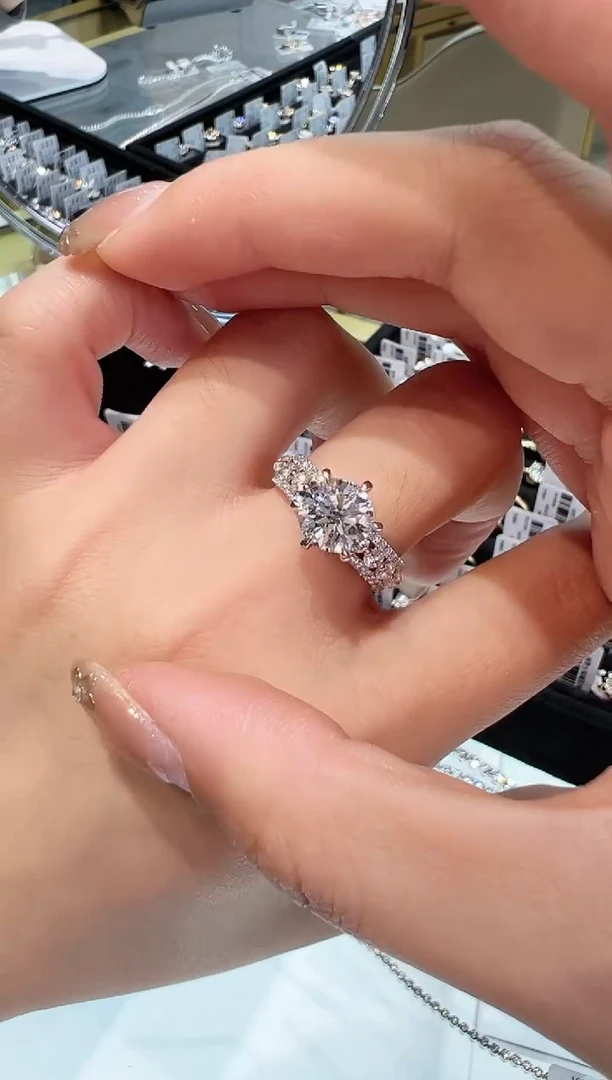 【闪购商品】实验室培育钻石18K金镶嵌戒指戒指