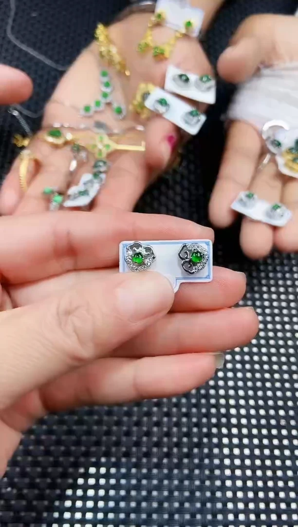 【闪购商品】翡翠耳饰未镶嵌1111111111