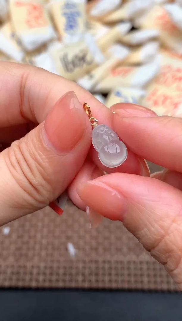 18K金镶嵌挂件翡翠一