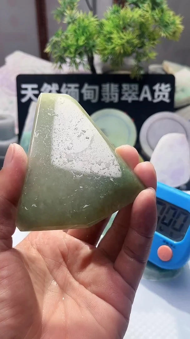 翡翠挂件未镶嵌翡翠