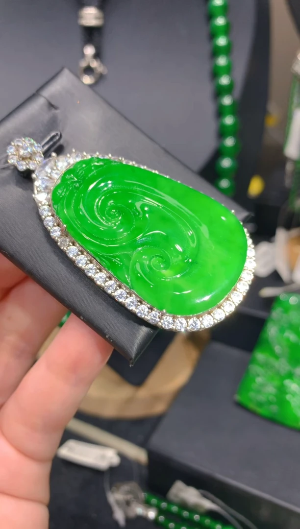 颈饰银S925镶嵌翡翠 39一季