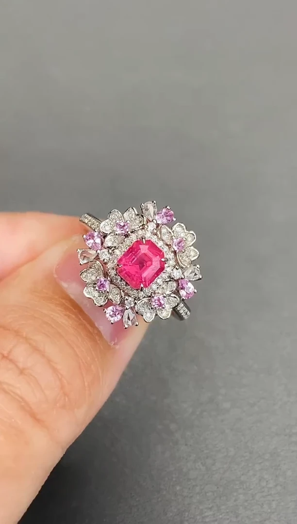 18K金镶嵌戒指尖晶石1.25ct/马亨盖