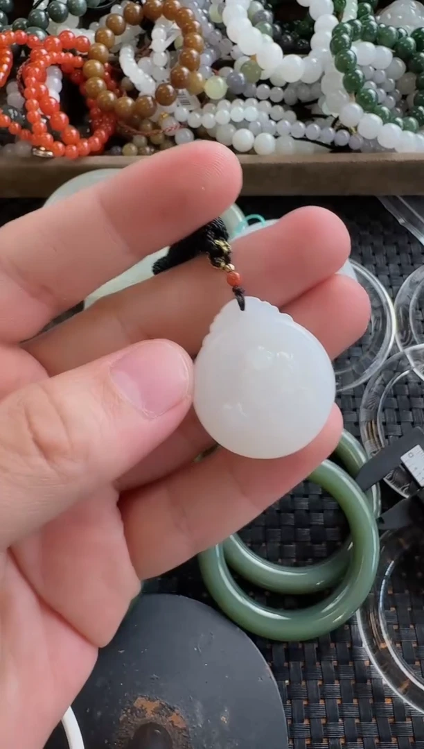 和田玉未镶嵌颈饰白玉