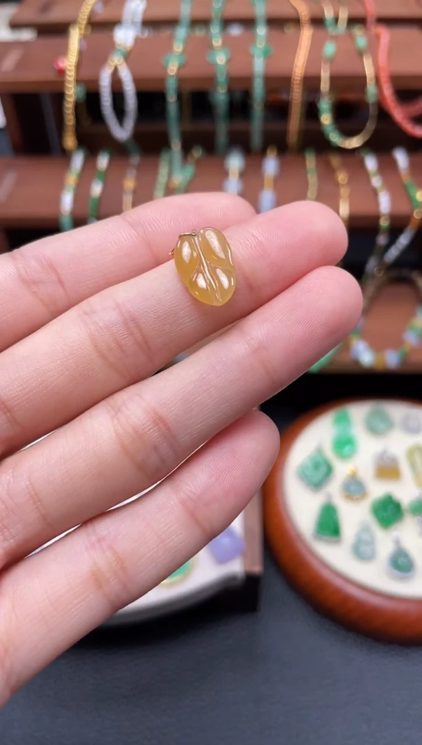 【闪购商品】翡翠吊坠(不含链)18K金镶嵌一个  JK726