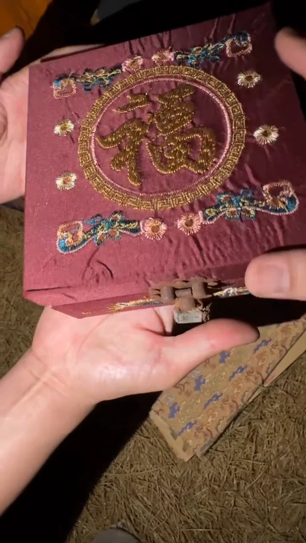 香榧木小红盒====