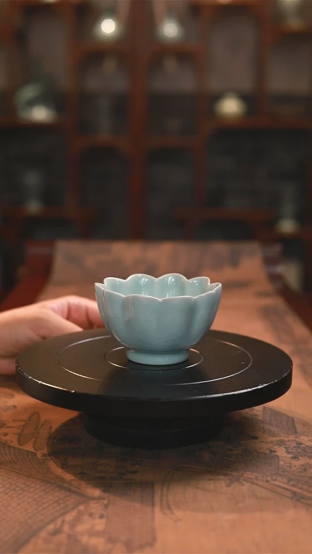碗原矿青绿釉小莲花碗