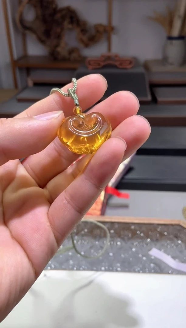 琥珀颈饰未镶嵌金蓝如意锁