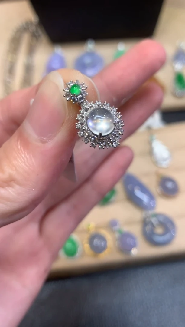 翡翠18K金镶嵌颈饰蛋面【无服务费】