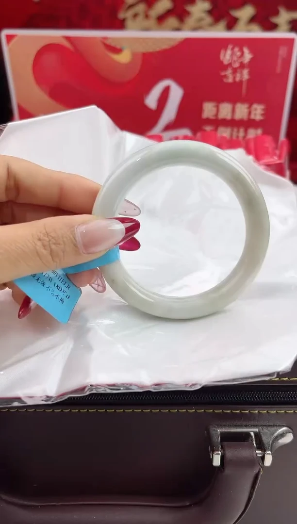 【闪购商品】翡翠手镯未镶嵌7翡翠手镯（微瑕）