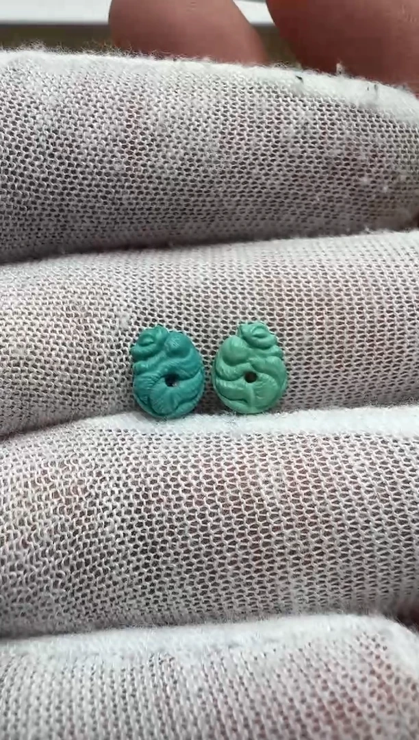 未镶嵌绿松石九尾狐扣一对