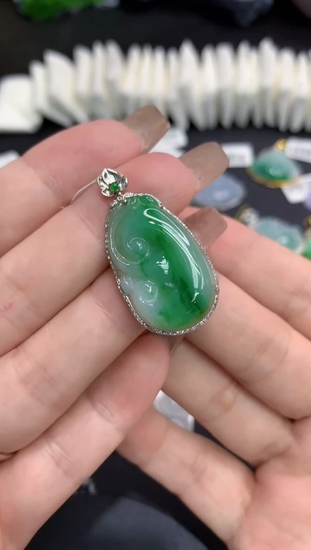 吊坠(不含链)18K金镶嵌翡翠111111111