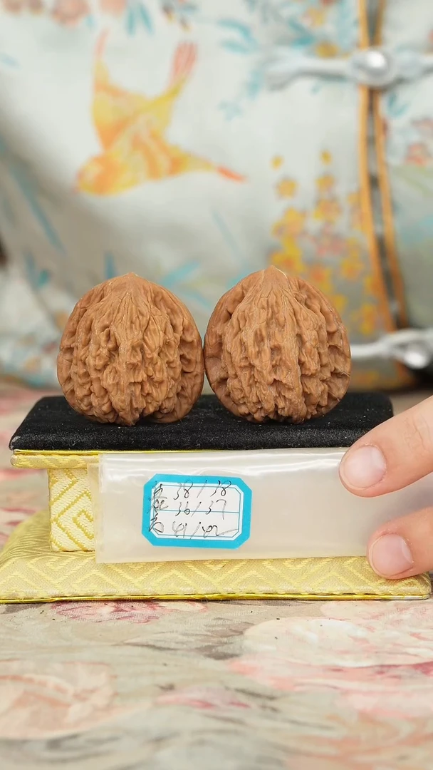 【闪购商品】文玩核桃把件麦穗虎头