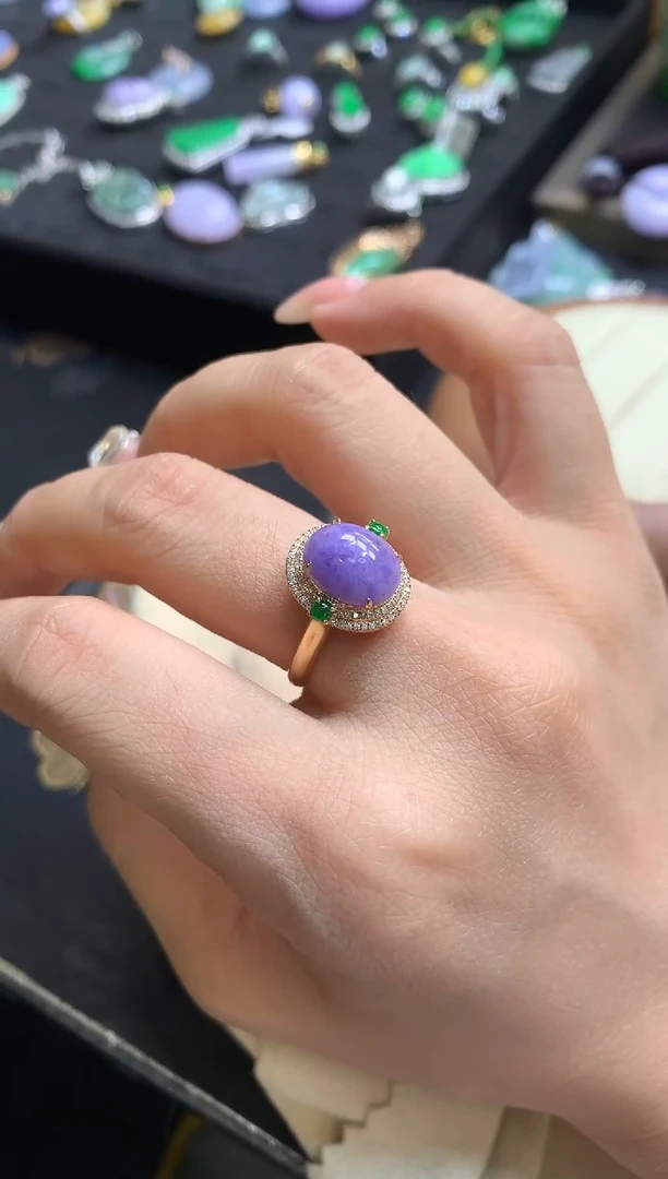 翡翠18K金镶嵌颈饰戒指