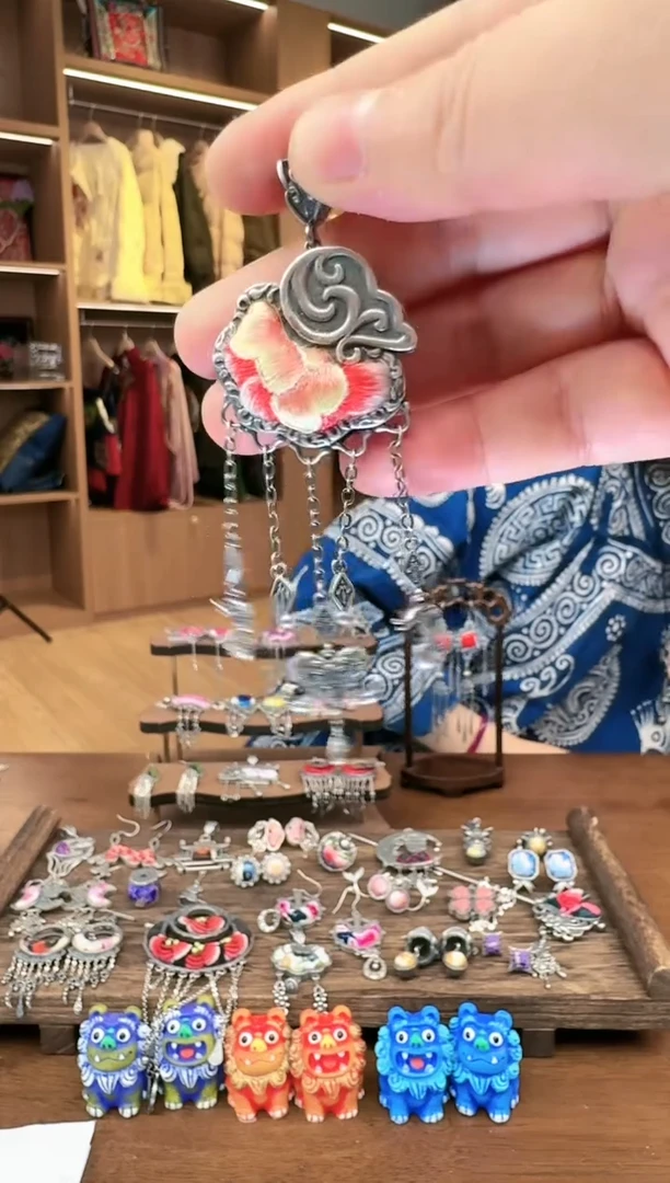 【闪购商品】织绣130黔东南苗族刺绣