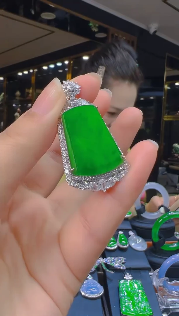 翡翠银S925镶嵌吊坠(赠链)008（多样性发其一）