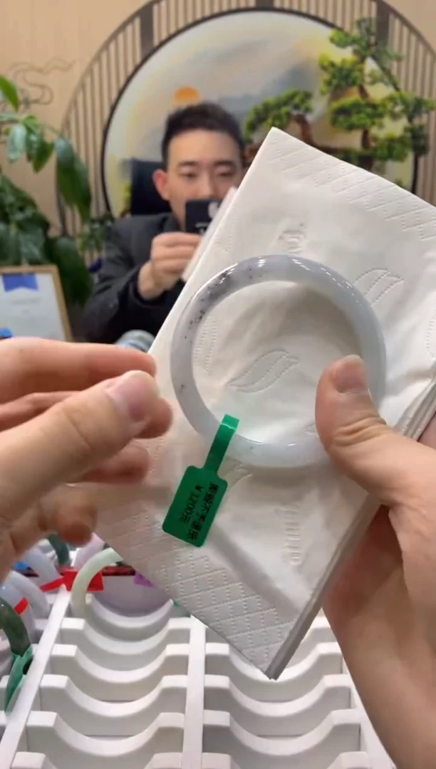 【闪购商品】翡翠手镯未镶嵌000009245