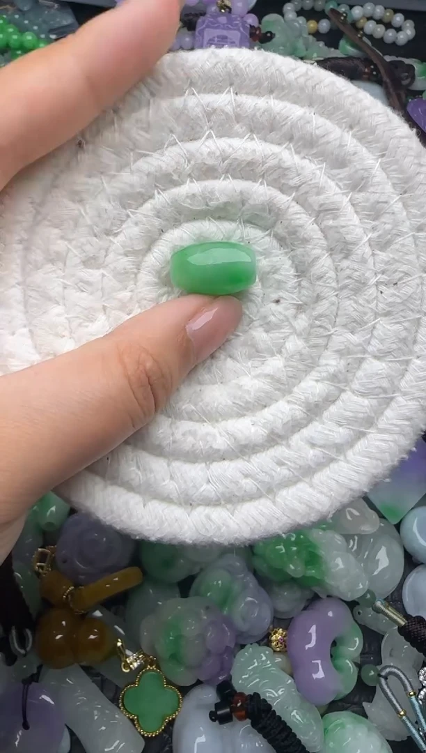颈饰未镶嵌翡翠缅甸翡翠吊坠