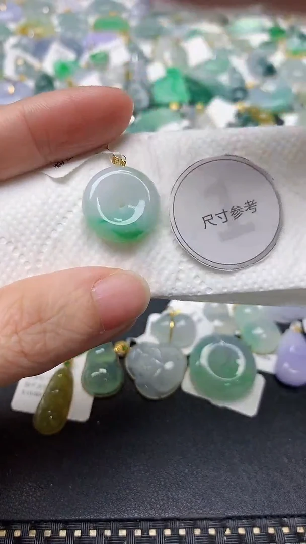 颈饰18K金镶嵌翡翠天然缅甸A货翡翠