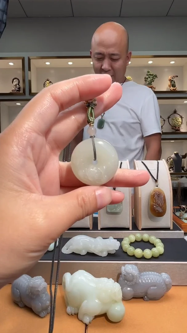 颈饰未镶嵌和田玉苏