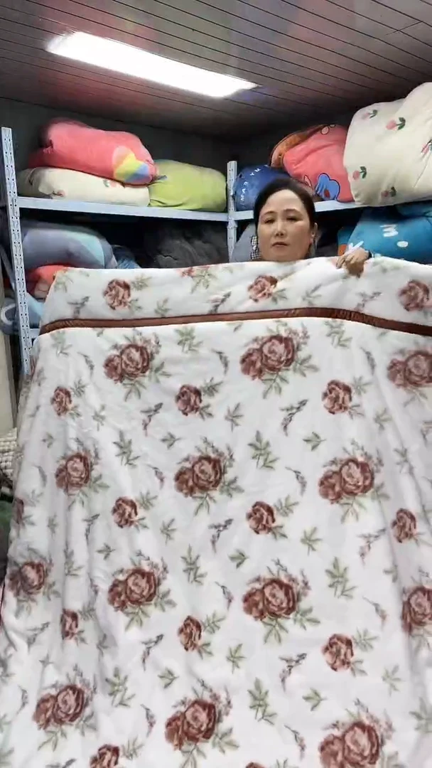 牛奶绒150+200仿兔毛被子。