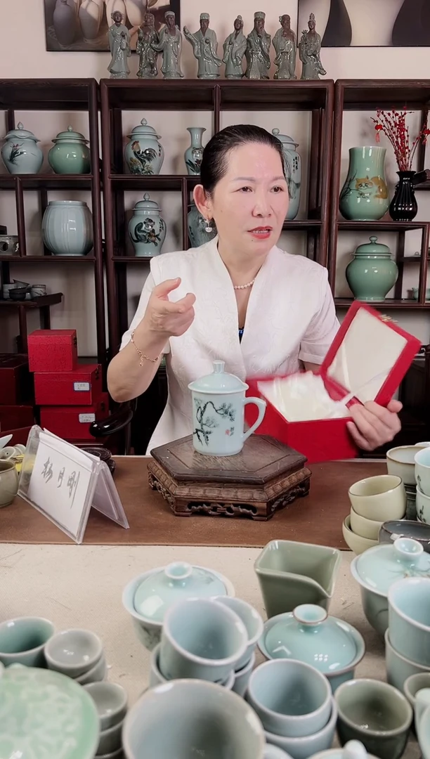 釉中彩 梅纽杯B（松画）