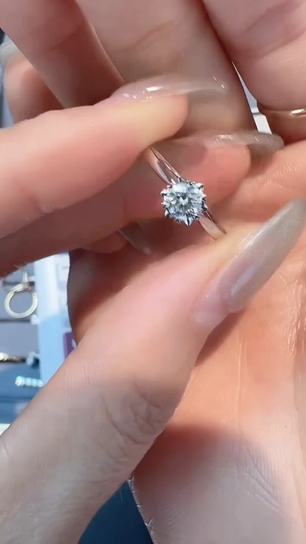 【闪购商品】钻石戒指/指环18K金镶嵌戒指