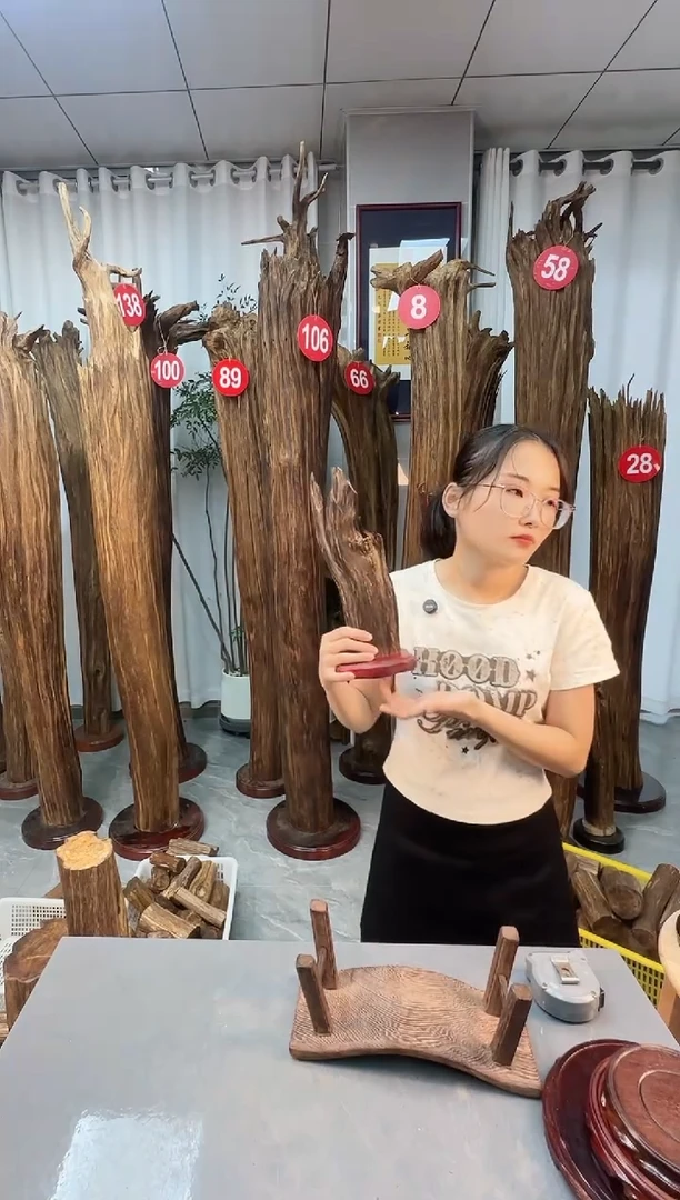 沉香沉香碎屑沉香是油脂和木质纤维组成的