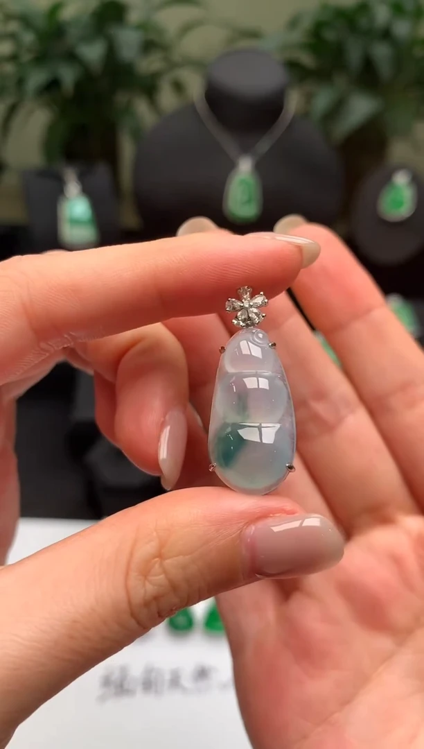 翡翠18K金镶嵌吊坠(不含链)福豆