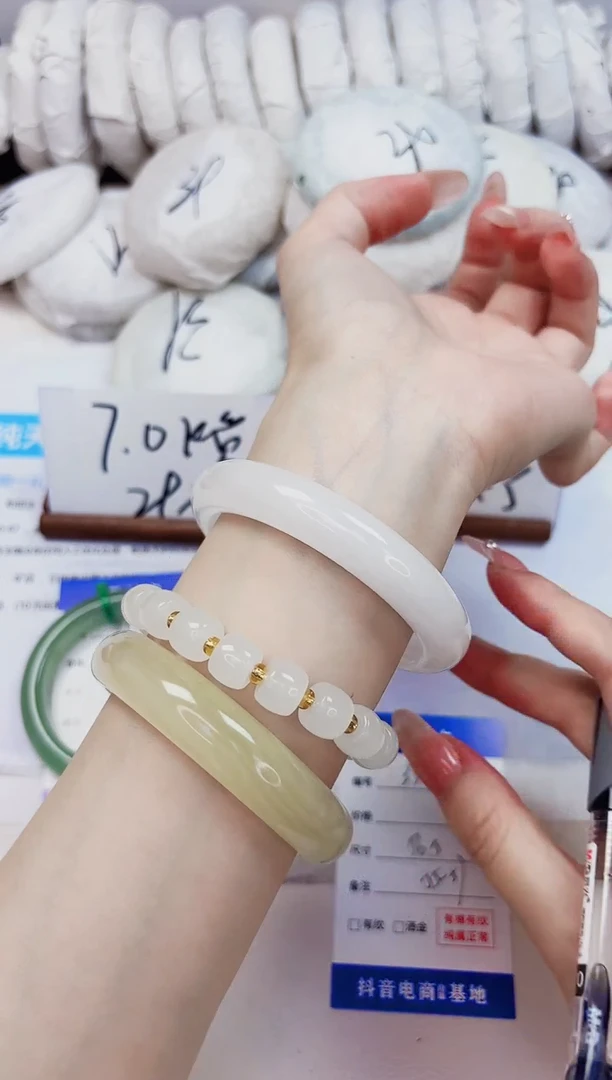 石英质玉手镯未镶嵌359-天山翠-圈口56