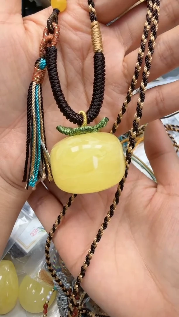 裸石琥珀未镶嵌如图