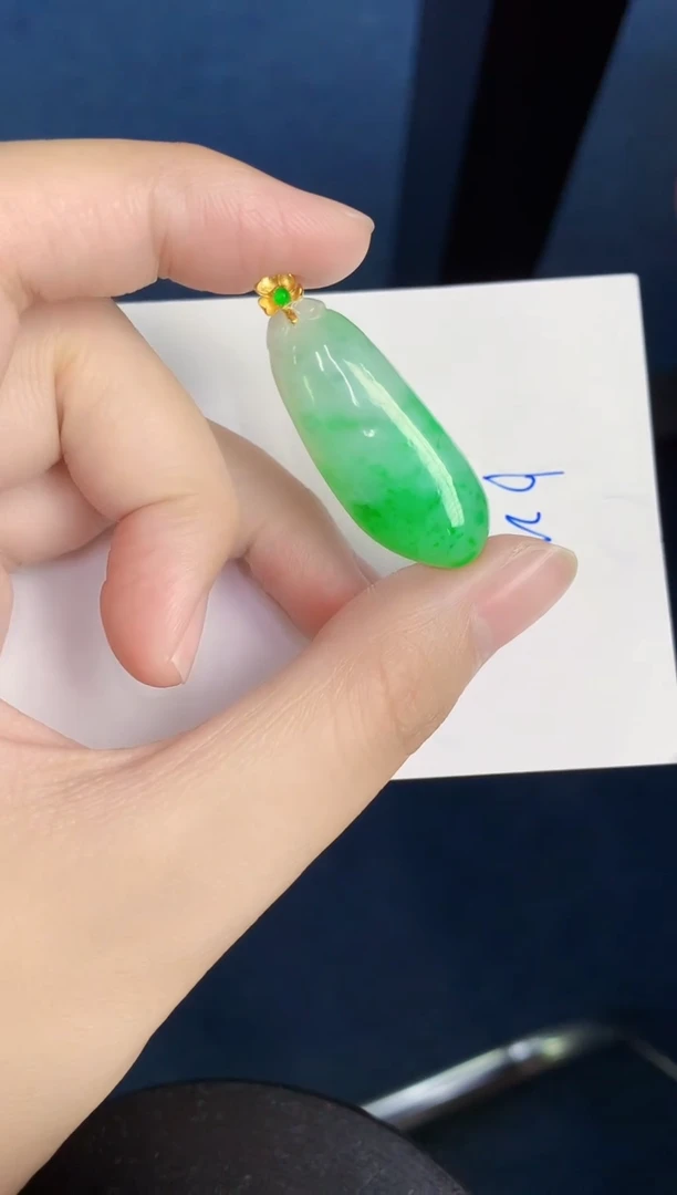 翡翠18K金镶嵌颈饰天然翡翠緬甸A貨