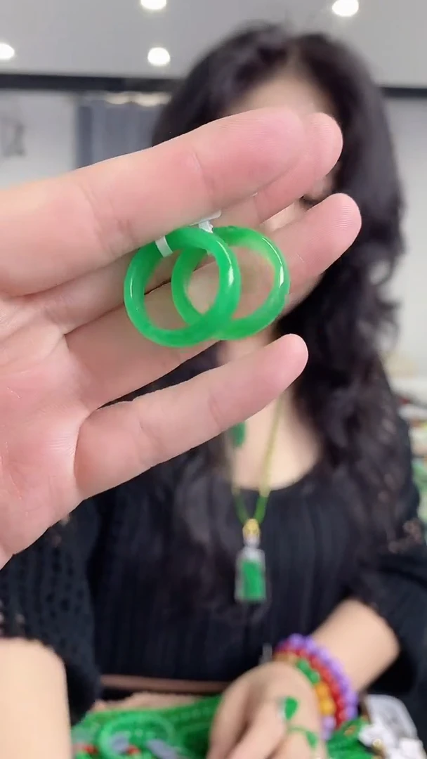 未镶嵌戒指翡翠多样性发其一颜色微差