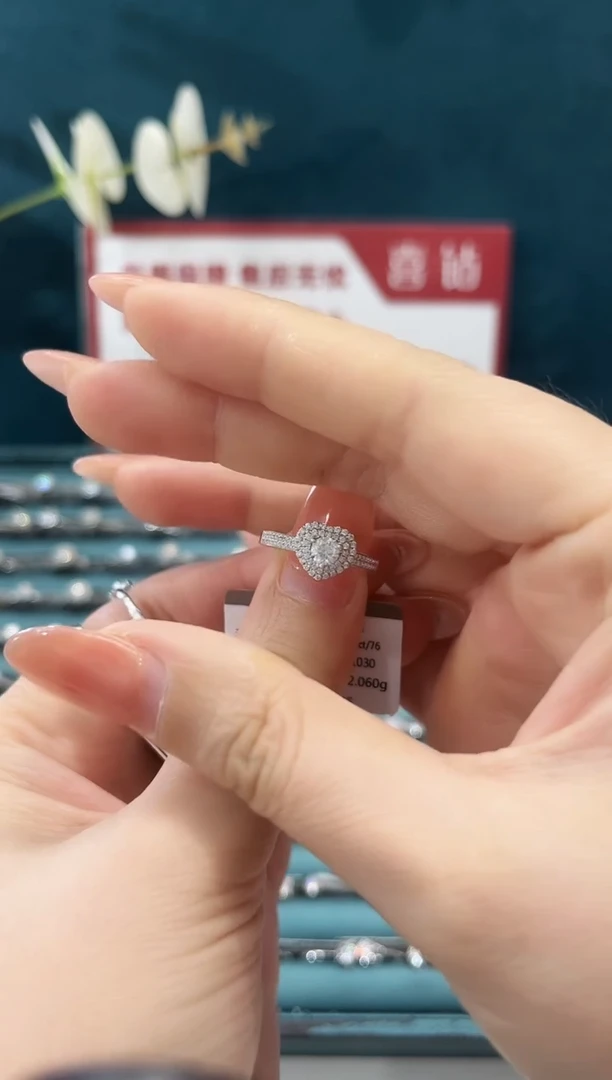 18K金镶嵌戒托钻石30+20分hsi/14圈