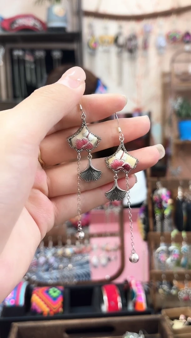 织绣民族风非遗老绣饰品517