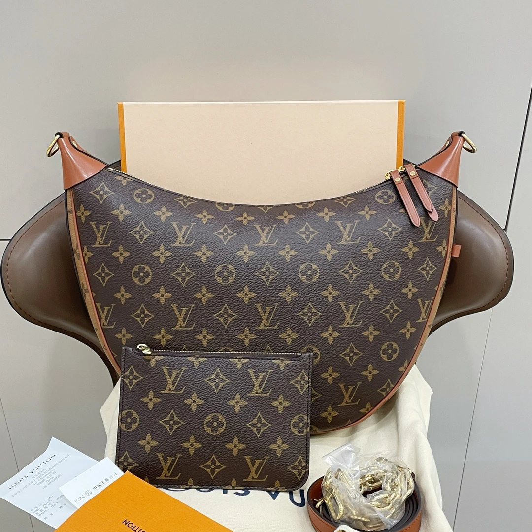 99新 LouisVuitton/路易威登 Loop系列老花大月亮斜挎包