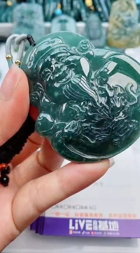 翡翠未镶嵌颈饰