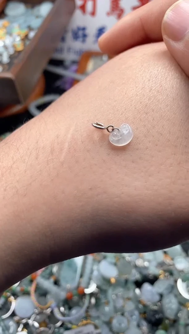 【闪购商品】翡翠颈饰未镶嵌哥哥