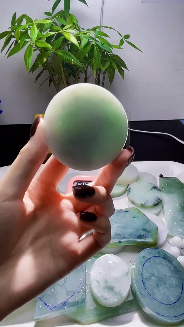 未镶嵌定制翡翠德**亚翡翠