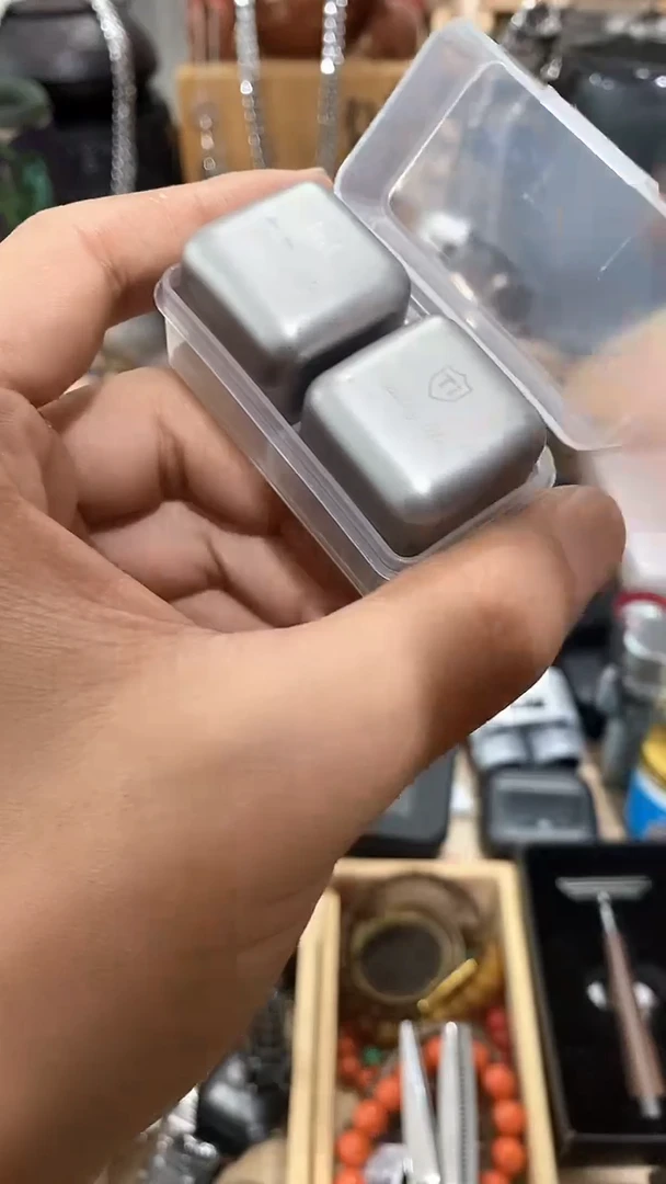 瓷片闪购商品  如图所示