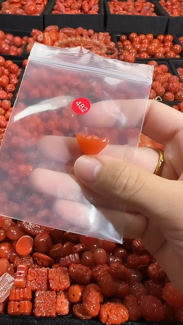 颈饰未镶嵌南红玛瑙1