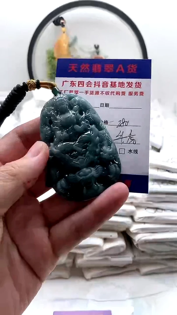 颈饰未镶嵌翡翠虚空藏