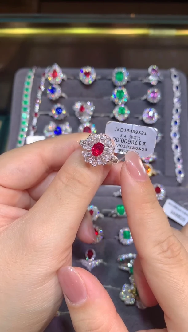 18K金镶嵌戒指红宝石1.04ct