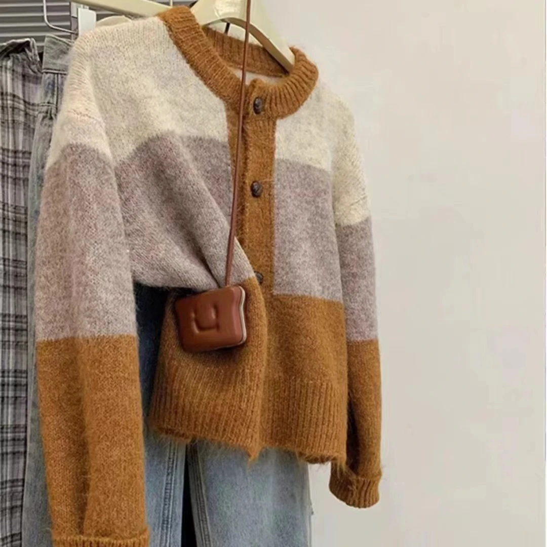 撞色软糯圆领毛衣开衫