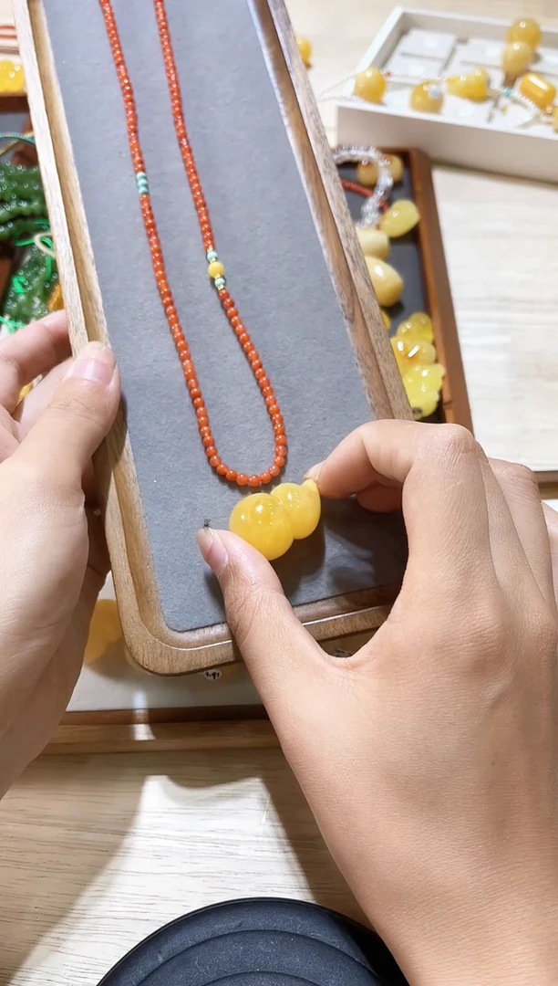 未镶嵌项链蜜蜡九****?天然蜜蜡葫芦吊坠