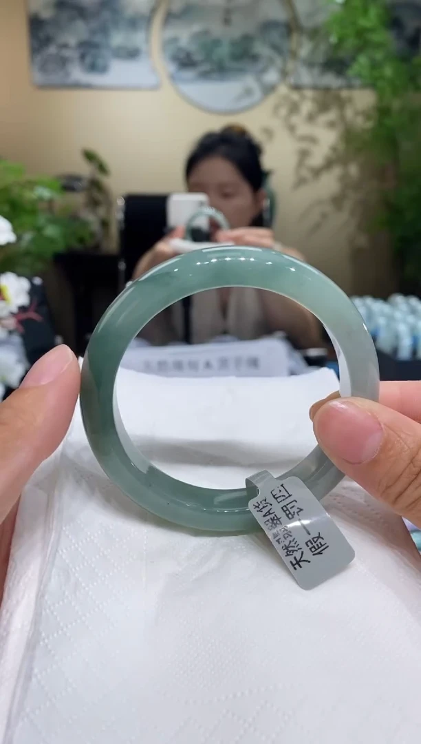 翡翠手镯未镶嵌圈口57.5